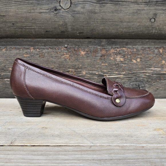 Clarks NEW!! Retro 2000's Cognac Leather, Comfort Loafer Pumps WMS 7.5M - Picture 1 of 15